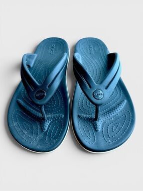 714 10/$50🏄🏻‍♀️ CROCS Black Thong Sandals
